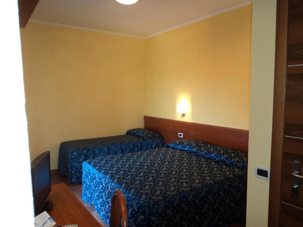 Albergo Dei Leoni Monterotondo (Lazio) Quarto foto